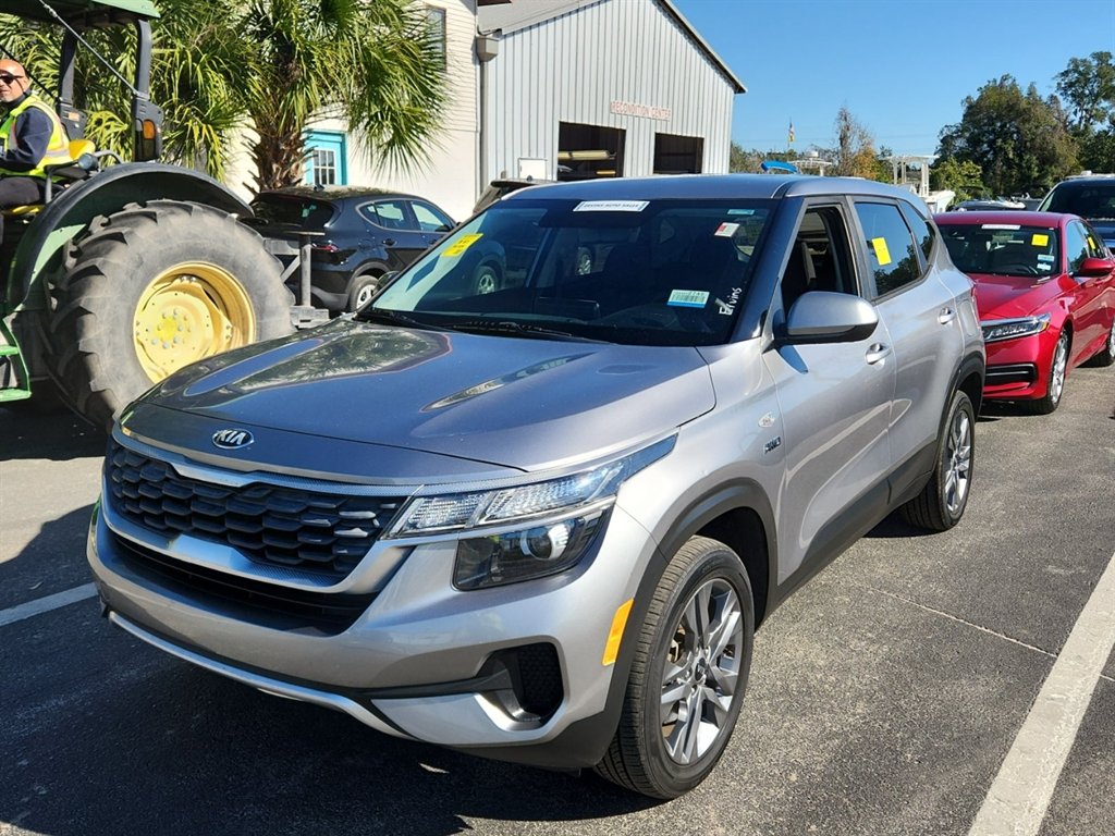 2021 Kia Seltos LX's photo